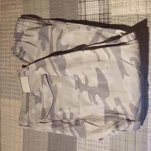 Mavi Ivy Slim Midrise Cargo 32" Grey Camo NWOT